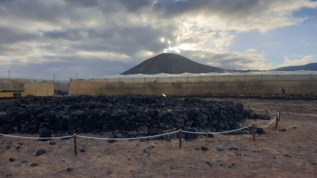 El d&iacute;a m&aacute;s corto del a&ntilde;o despunta ante el Yacimiento de La Guancha y conmina a regresar el pr&oacute;ximo a&ntilde;o para mostrar su esplendor sobre la tumba del rey