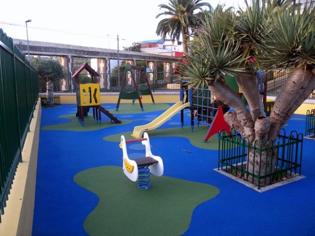 Moya: El Ayuntamiento finaliza las obras de reforma del parque infantil del barrio de Trujillo
