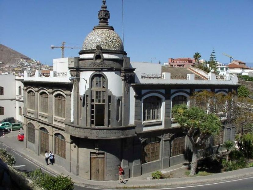 Guía: Los alumnos de las Escuelas Artísticas Ciudad de Guía en el Teatro Hespérides