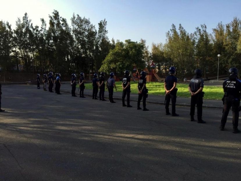 Polic&iacute;as locales del sur de GC aprenden a controlar masas y aglomeraciones