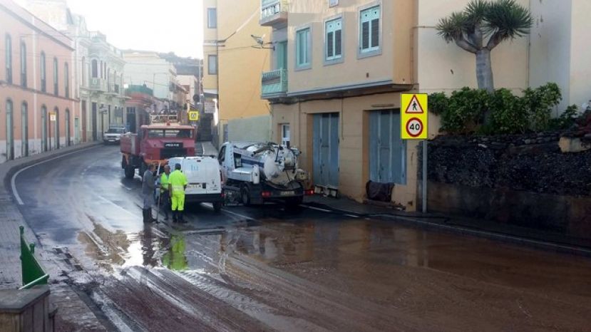 Gu&iacute;a: Graves destrozos por las fuertes lluvias que cayeron ayer en la Isla