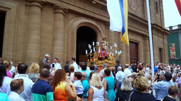 Devoción y encuentro en el Día grande de Santiago de Gáldar