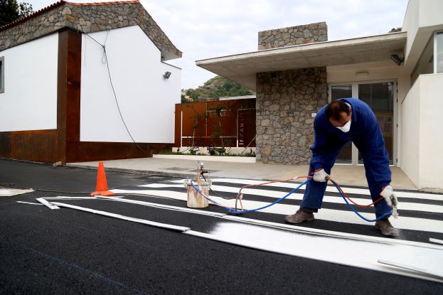 Valleseco: Instalación de badenes y pintado de pasos de cebra