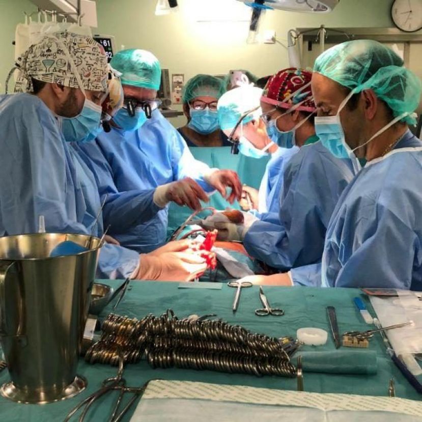 El Hospital Dr. Negrín realiza dos trasplantes cardíacos consecutivos en menos de doce horas
