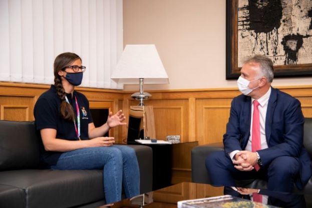 El presidente de Canarias recibe a la regatista Patricia Cantero, campeona del mundo en clase olímpica 470W