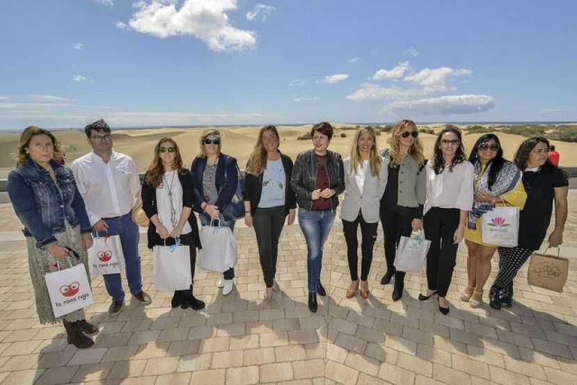 Diseños infantiles de Moda Cálida en las Dunas de Maspalomas promocionan Gran Canaria