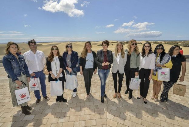 Diseños infantiles de Moda Cálida en las Dunas de Maspalomas promocionan Gran Canaria