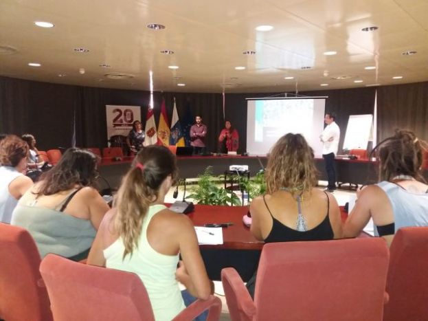 Universidad de Verano de La Gomera: Los micropl&aacute;sticos protagonizan la 1&ordf; sesi&oacute;n