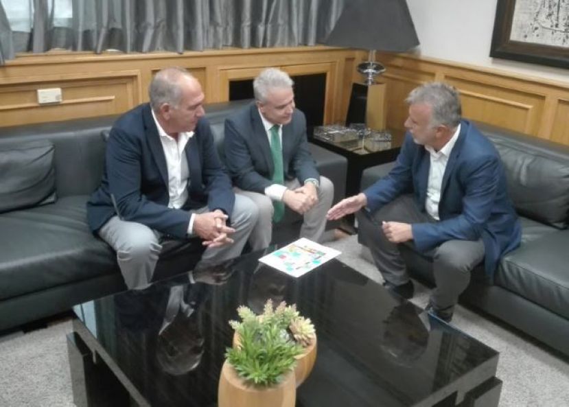 El alcalde de Teror realizó la invitación oficial de la Fiesta del Pino