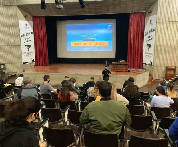 Medio millar de jóvenes se forman en habilidades profesionales y el impulso de proyectos sociales