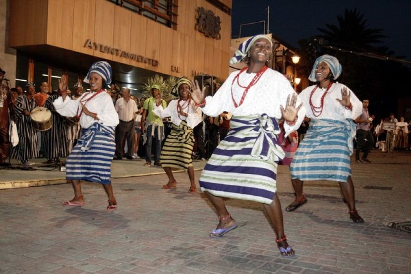 Grupos folklóricos de seis países desfilan por las calles de Ingenio y Carrizal