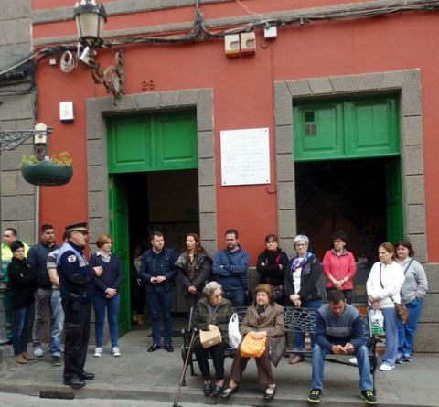 Gáldar: Minuto de silencio por las víctimas del accidente aéreo entre Barcelona y Dusseldorf.