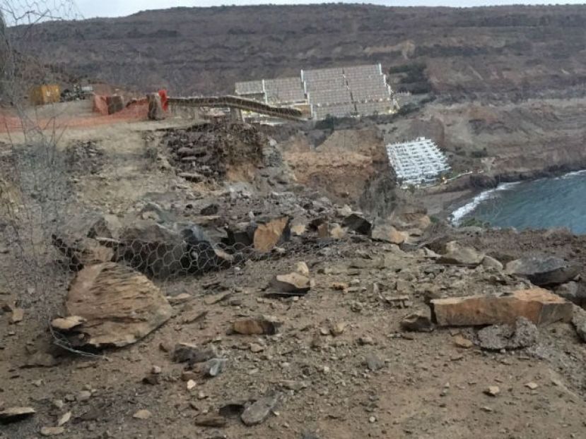 Un nuevo desprendimiento afecta la obra de la carretera de Taurito a Mog&aacute;n