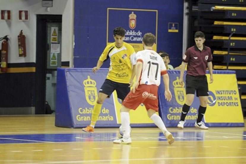 F&uacute;tbol Sala: El Gran Canaria, que cae por 3-6 con el Segovia, no asegura a&uacute;n el play off