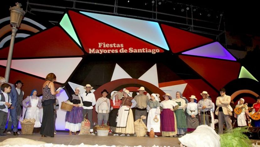 M&uacute;sica, bailes y costumbres canarias en el Festival &ldquo;Fiestas de Santiago&rdquo;