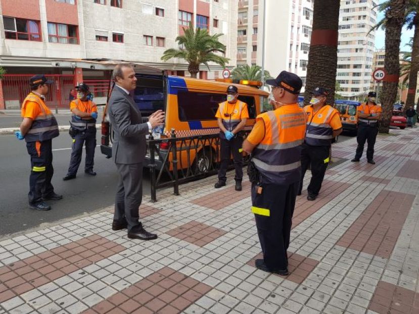 Protecci&oacute;n Civil de Las Palmas entrega men&uacute;s a domicilio a mayores