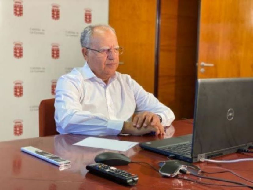 Art&iacute;culo de Opini&oacute;n: 'Acortar distancias', por Casimiro Curbelo