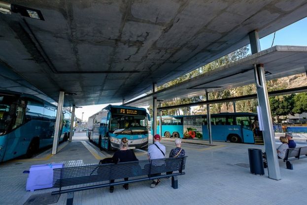 El Cabildo aprueba resolver el contrato de vigilancia de las estaciones de guaguas ante los incumplimientos de Seguridad Integral Canaria
