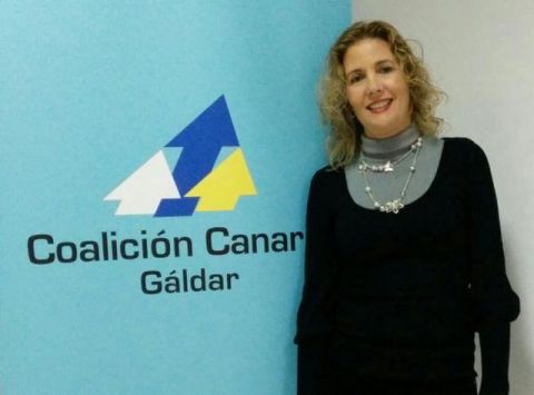 Sinesia Medina presenta su apuesta en el encuentro con los vecinos de La Enconada