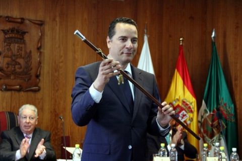 Poli Su&aacute;rez investido alcalde de la Villa de Moya