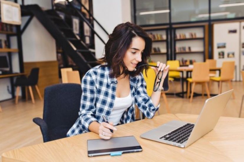 El Gobierno aprueba el 2&ordm; listado provisional de becas para estudios universitarios
