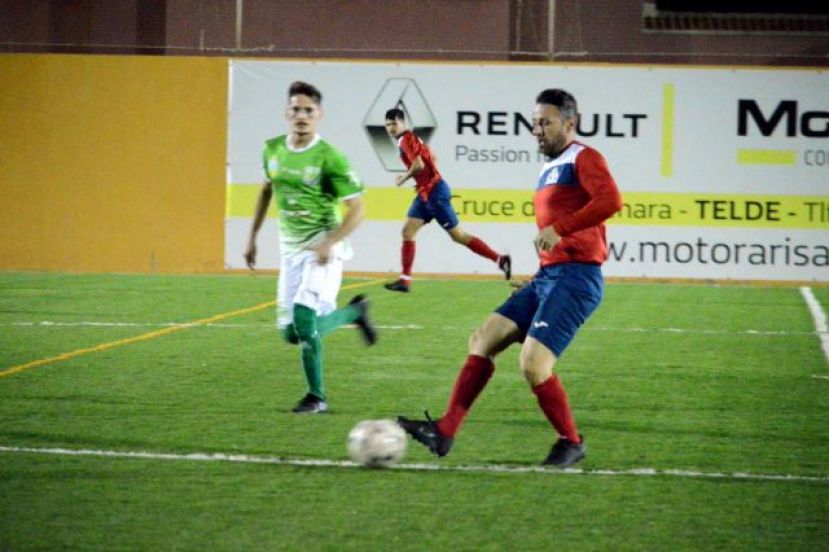 Fútbol 1ª Regional: El Longueras logra la 4ª victoria consecutiva ante el Estrella B (3-0)