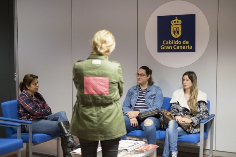 El Cabildo entrevista a 5 alumnos de dise&ntilde;o para sus pr&aacute;cticas en Moda C&aacute;lida