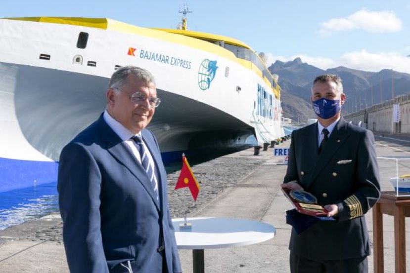 Fred. Olsen Express trae a Canarias el trimarán más moderno y rápido del mundo