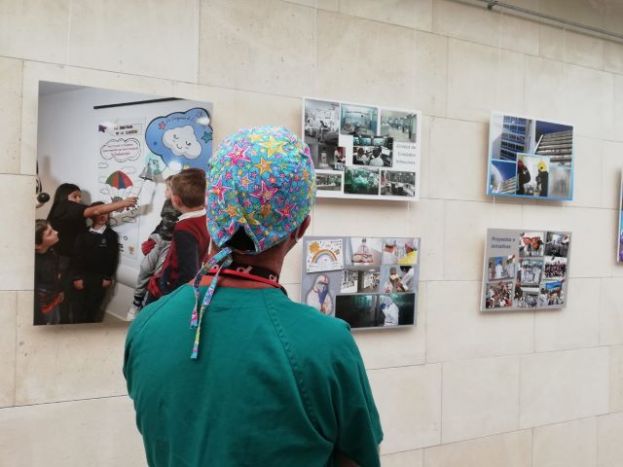 El HUC acoge una exposición de fotografías por su 50 aniversario