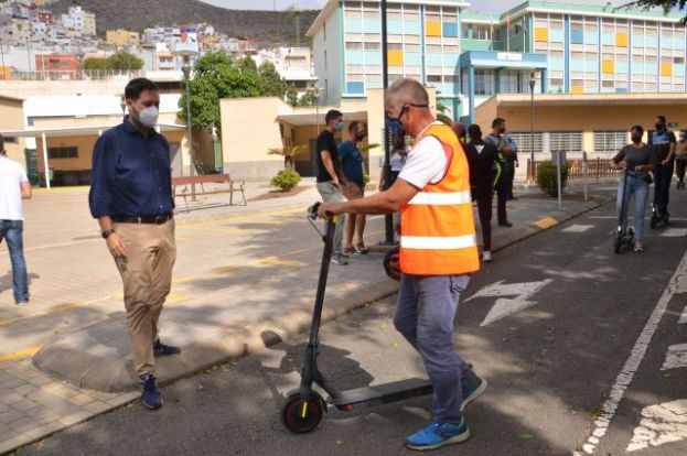 La Policía Local actúa sobre la nueva legislación de patinetas eléctricas