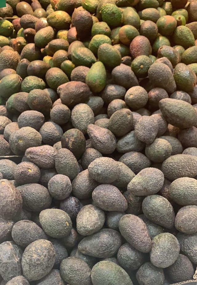 El ICCA inmoviliza de forma cautelar 440 kilos de aguacates en Tenerife