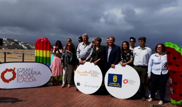 Summer Land combina desfiles de ropa de ba&ntilde;o de Gran Canaria Moda C&aacute;lida con el ritmo de m&uacute;sica en vivo en Las Canteras