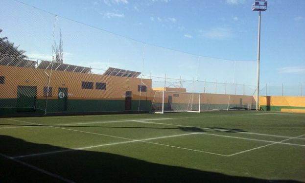 Instaladas las redes de protecci&oacute;n en el campo de f&uacute;tbol de Ca&ntilde;ada Honda