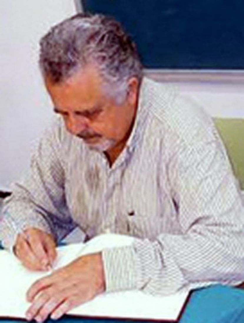 Lectura continuada del Día del Libro al escritor Carlos Guillermo Domínguez