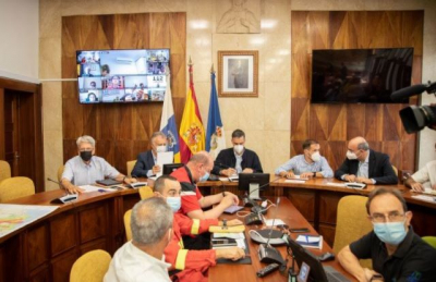 Sánchez preside por cuarta vez los comités del PEVOLCA en La Palma: sigue el avance desigual de las coladas