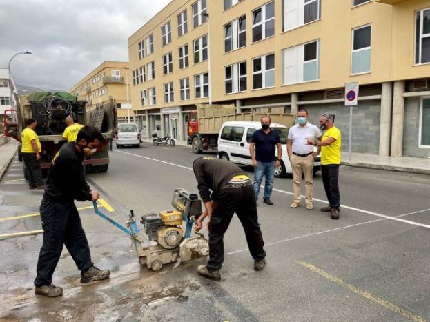 Gu&iacute;a: Culminan las obras de reasfaltado de la calle Lomo Guill&eacute;n y se abre al tr&aacute;fico