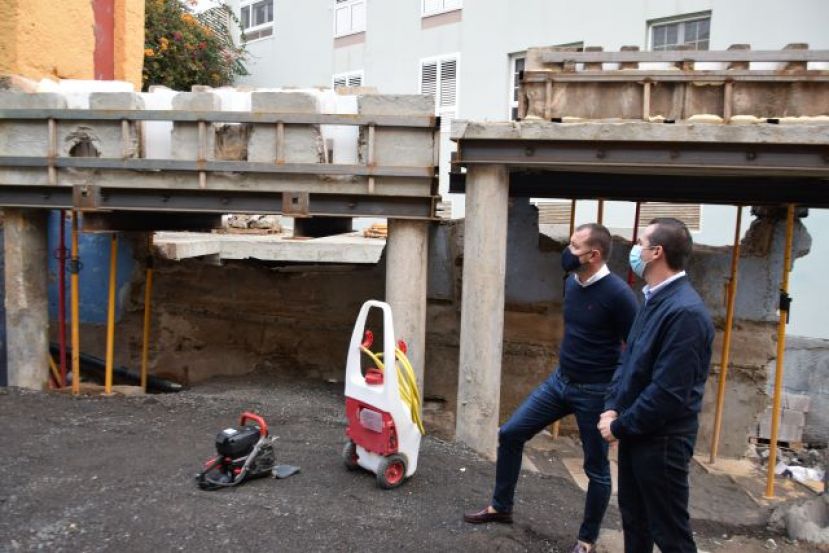 Gáldar: Concluye con éxito el traslado de las troneras de la calle Drago
