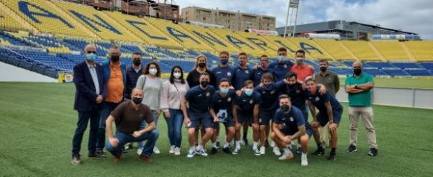 Francisco Castellano recibe al Panader&iacute;a Pulido tras su ascenso a 2&ordf; Divisi&oacute;n RFEF