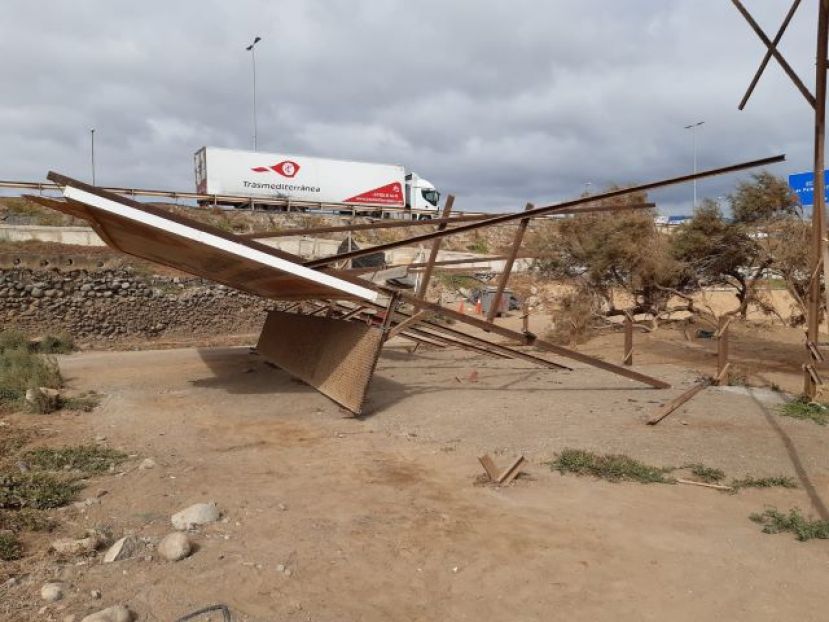 El Cabildo elimina del paisaje de Bocabarranco y Los Cascajos los escombros