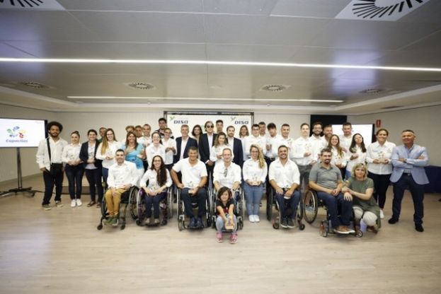 El consejero de Deportes asiste a la entrega de las Becas Capacitas 2018 que la Fundaci&oacute;n Disa otorga a 30 deportistas con discapacidad