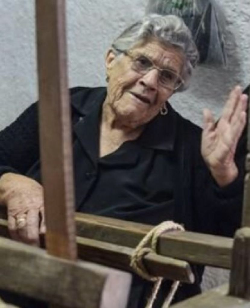 El Cabildo lamenta el fallecimiento de Nieves Mendoza, longeva tejedora de Gran Canaria que teji&oacute; la primera estame&ntilde;a de Los Gofiones