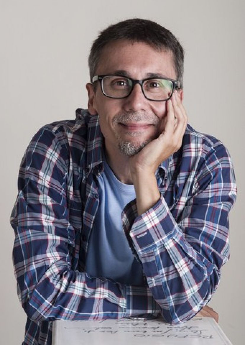 El cineasta Elio Quiroga se refiere al capitalismo 3.0 en la Biblioteca Insular