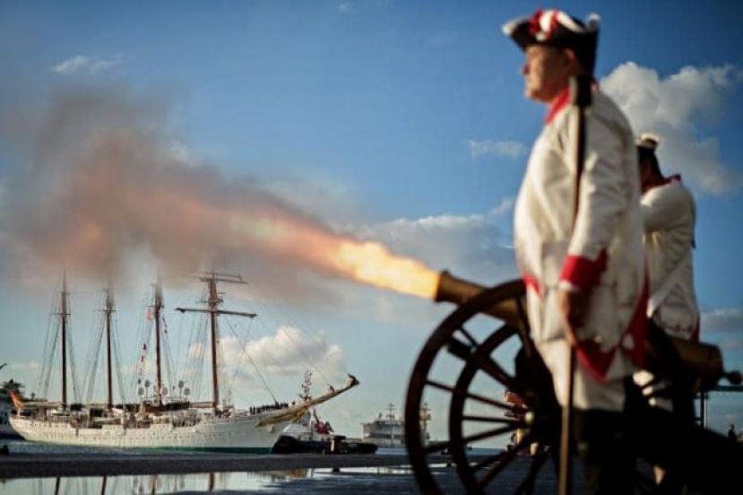 En el Real Club N&aacute;utico, bienvenida al Buque Escuela Juan Sebasti&aacute;n De Elcano