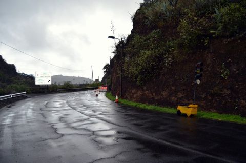 Santa Br&iacute;gida: Nuevos desprendimientos y cierre de carril en la GC-321