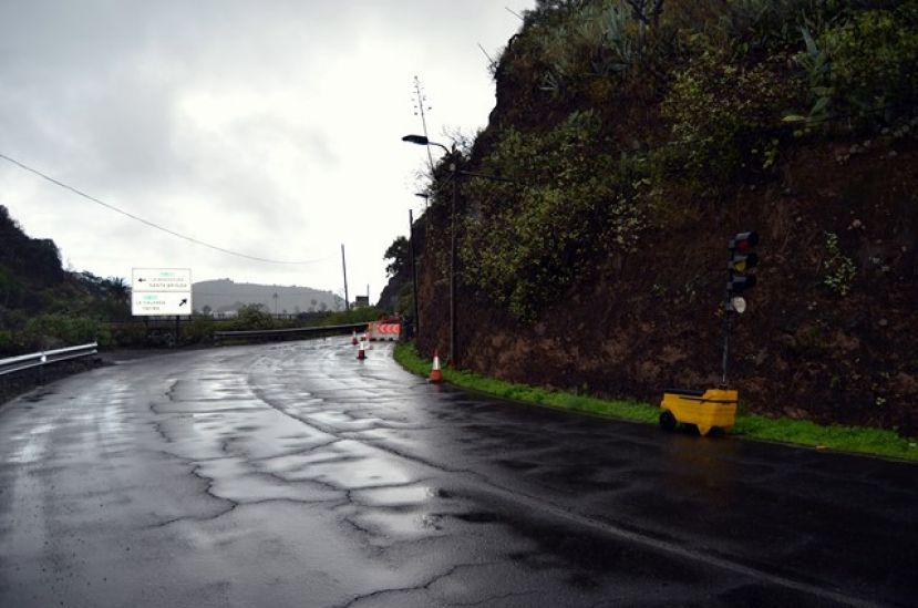 Santa Br&iacute;gida: Nuevos desprendimientos y cierre de carril en la GC-321