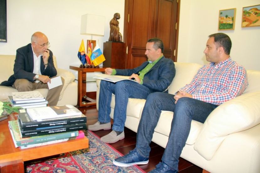 Moya: El Cabildo se compromete a buscar partidas para mejorar el litoral