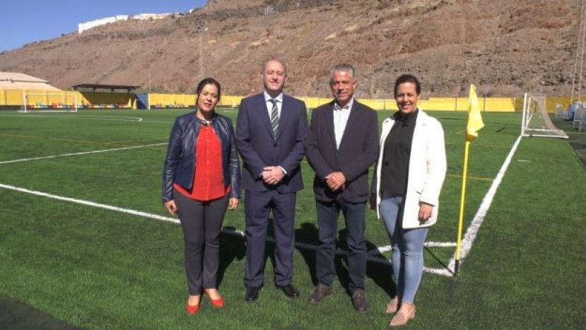 Francisco Castellano visita las instalaciones deportivas de La Aldea