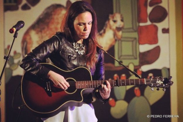 La cantautora grancanaria D&aacute;cil Santana abre un mes de m&uacute;sica en femenino