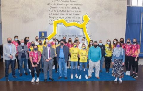 Antonio Morales, Francisco Castellano y Sara Ramírez reciben a los equipos de élite femeninos en reconocimiento a sus logros en el Día Internacional de la Mujer