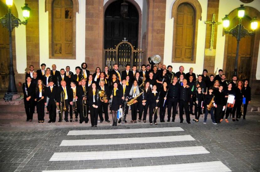 Agaete: El &lsquo;Encuentro a dos Bandas&rsquo; inunda de m&uacute;sica la Plaza de la Constituci&oacute;n